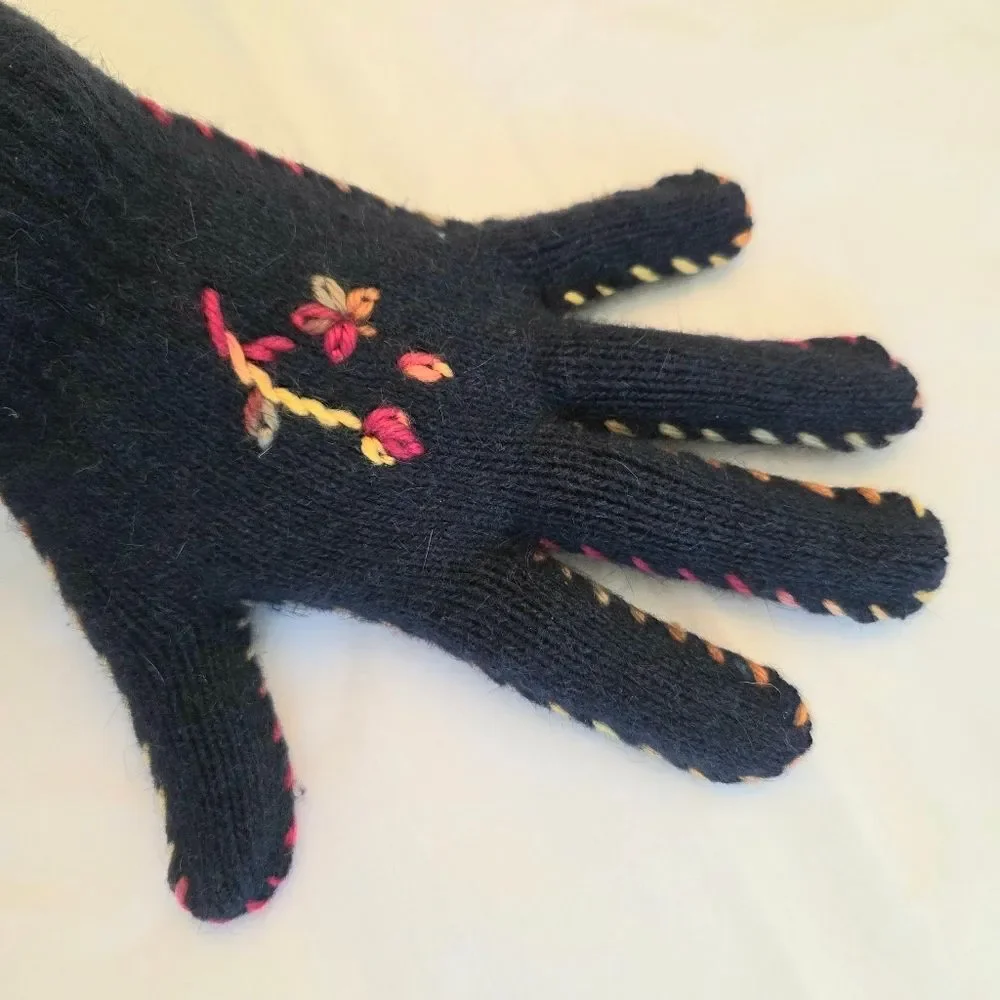 Wool Knit Floral Embroidered Gloves NWOT